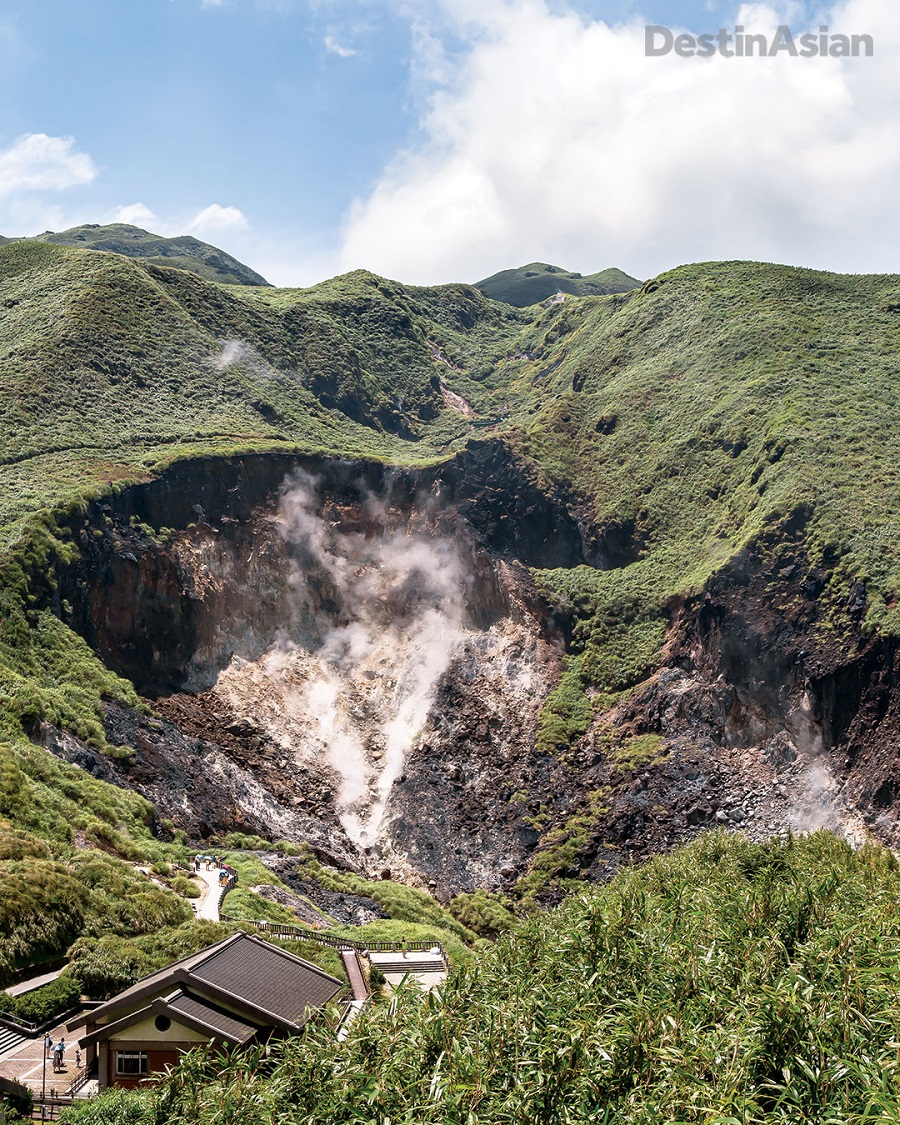 Smoking fumaroles at the Xiaoyoukeng scenic area of Yangmingshan, the national park on Beitou’s doorstep.