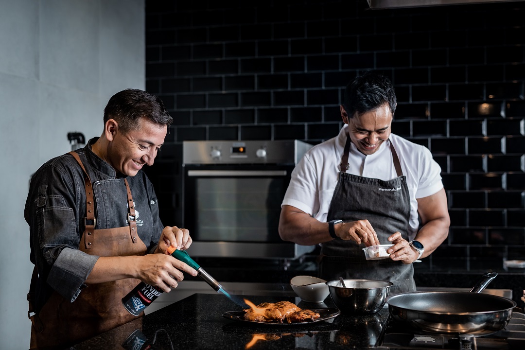 Chefs Victor Taborda and Fernando Sindu at work in Sudestada’s kitchen.